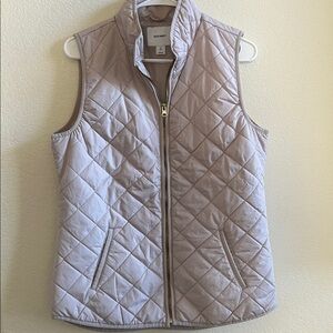 Old Navy Quilted Sleeveless Vest in Light Pink